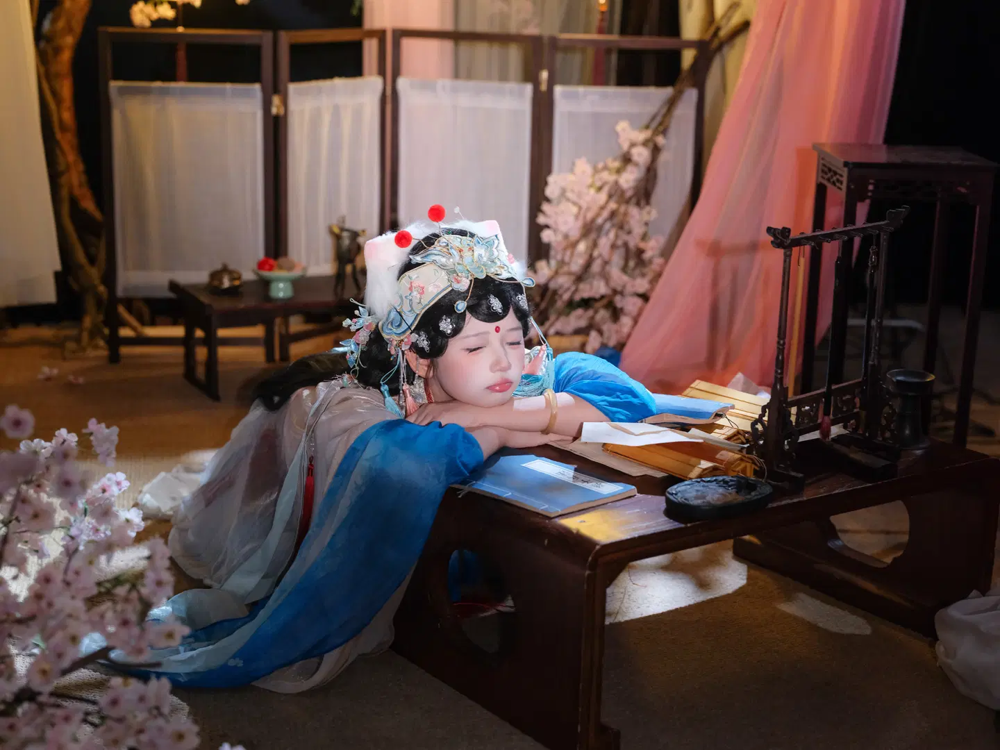 Chinese Opera Style Cosplay: Stroke by Stroke, Becoming the Figure in the Play by 皮皮皮皮皮皮蛋 - Image 8