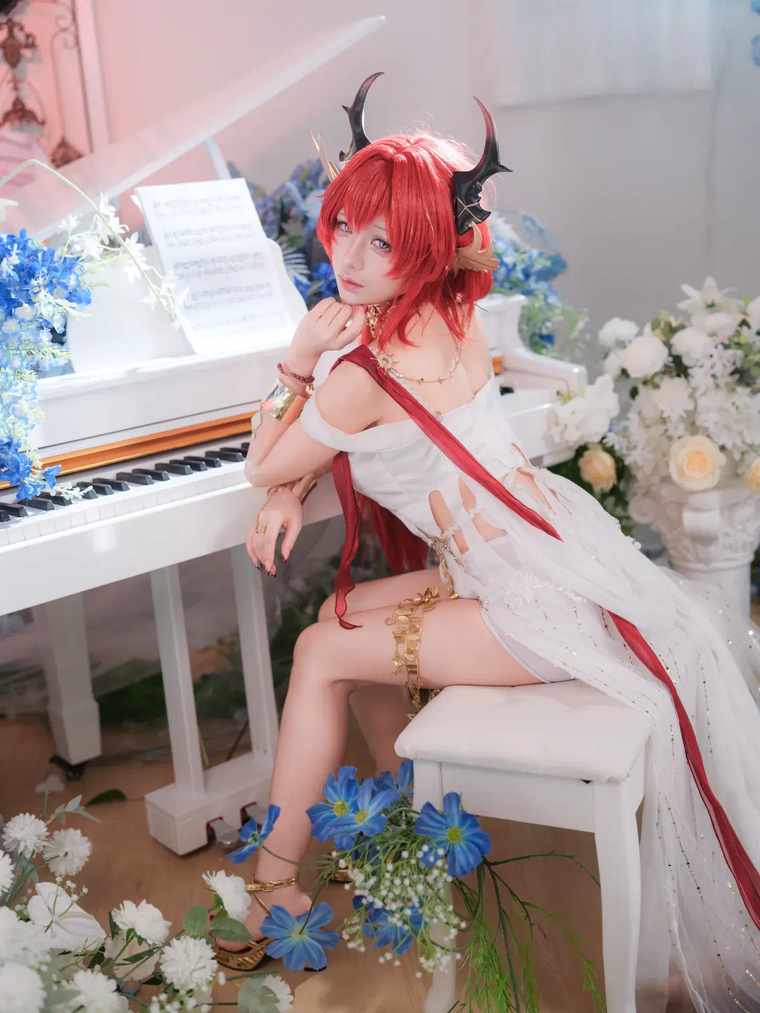 [Surtr cosplay] Arknights: A Romantic Chronicle of the Red-Haired Demon by 皮皮皮皮皮皮蛋 - Image 2