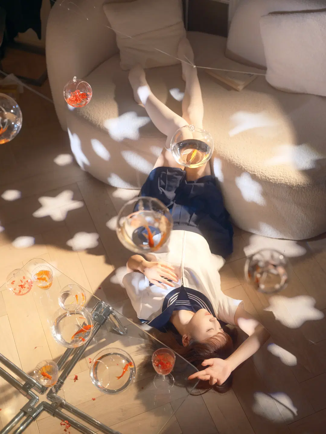 水手服少女与金鱼的夏日光影记录 - 皮皮皮皮皮皮蛋 - 第2张