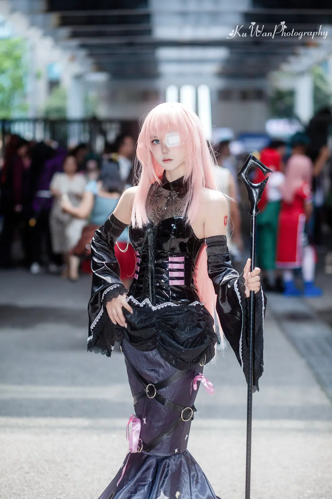 漫展返图, 巡音流歌cos, 小浣熊联动魔女巡音, 暗黑魔女, 粉发眼罩