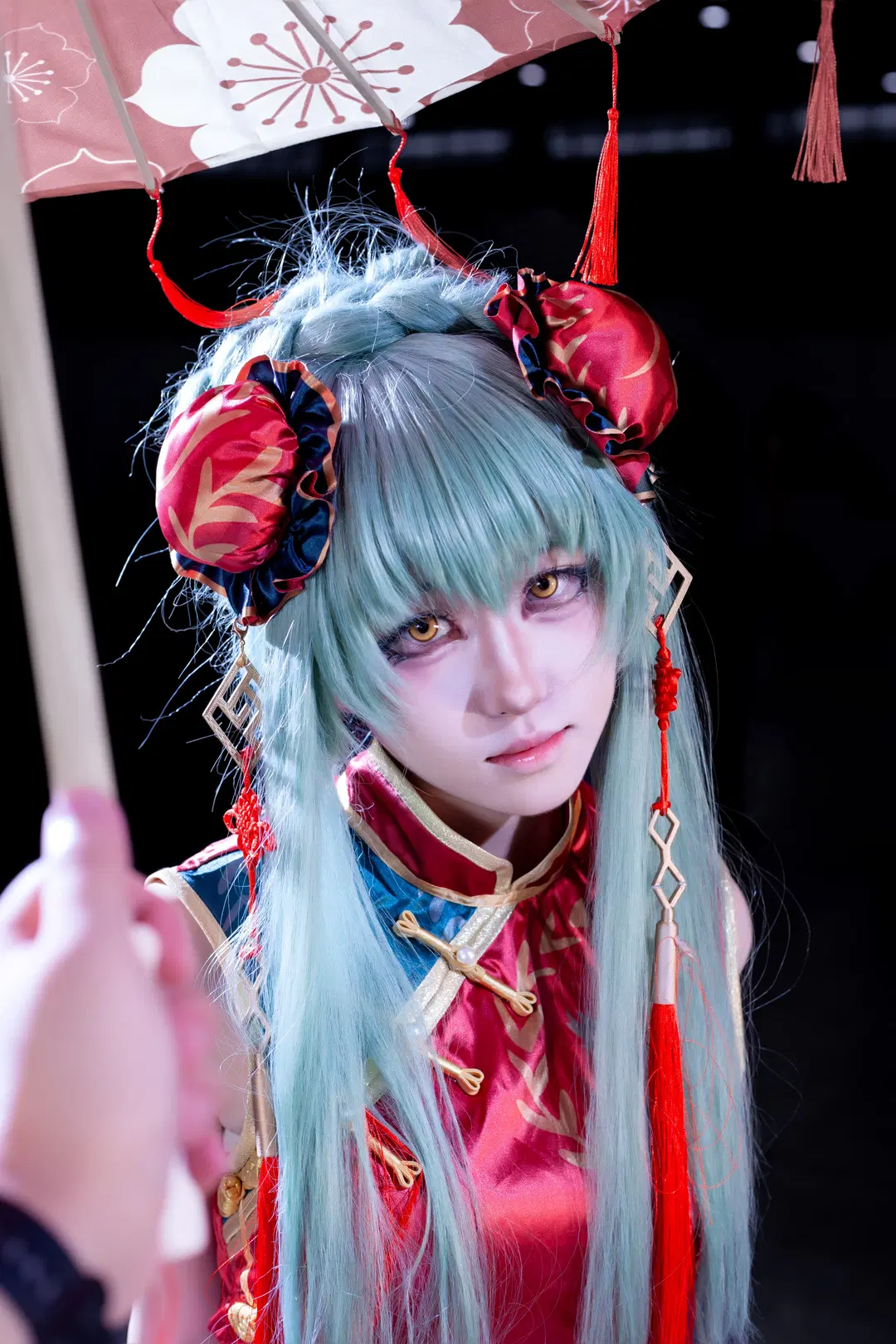 [C.C. cosplay] Code Geass: Lelouch of the Rebellion: Red Peony Qipao Showcases Chinese Witch Aura by 酷玩ICe - Image 2