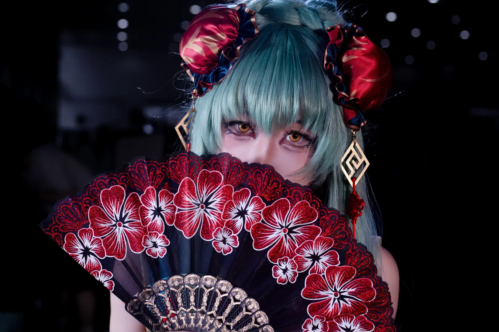 [C.C. cosplay] Code Geass: Lelouch of the Rebellion: Red Peony Qipao Showcases Chinese Witch Aura by 酷玩ICe - Image 4