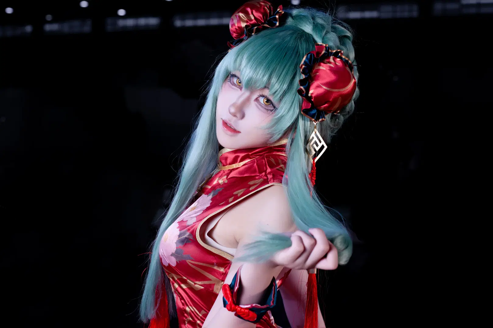 [C.C. cosplay] Code Geass: Lelouch of the Rebellion: Red Peony Qipao Showcases Chinese Witch Aura by 酷玩ICe - Image 6