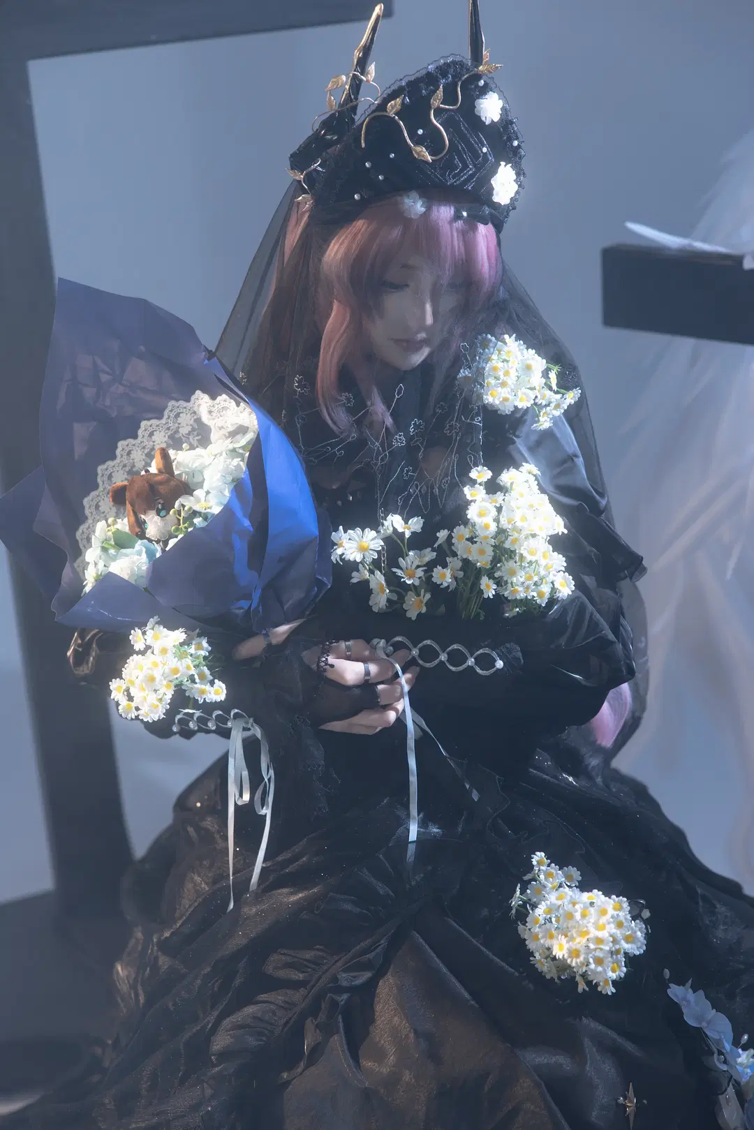 明日方舟, 棚拍摄影, 魔王cos, 哥特风人像, 雏菊花束
