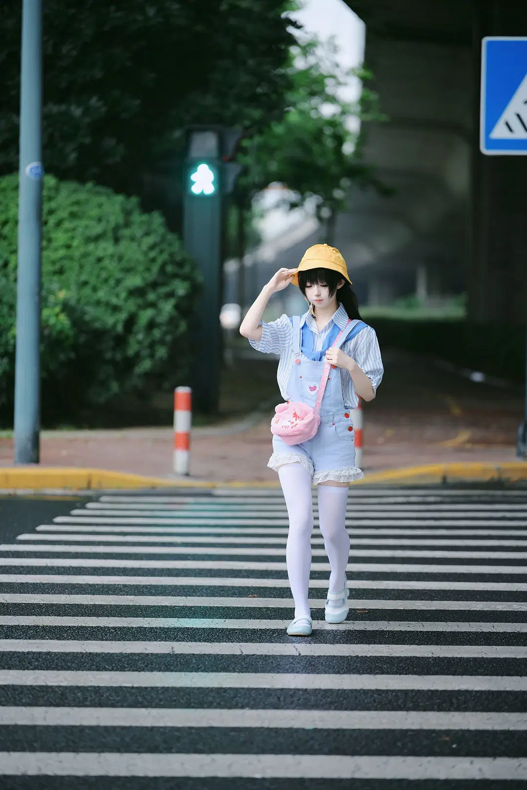 Japanese street style yellow hat outfit, a kindergarten kid's daily routine of crossing the street by 摄小白 - Image 4