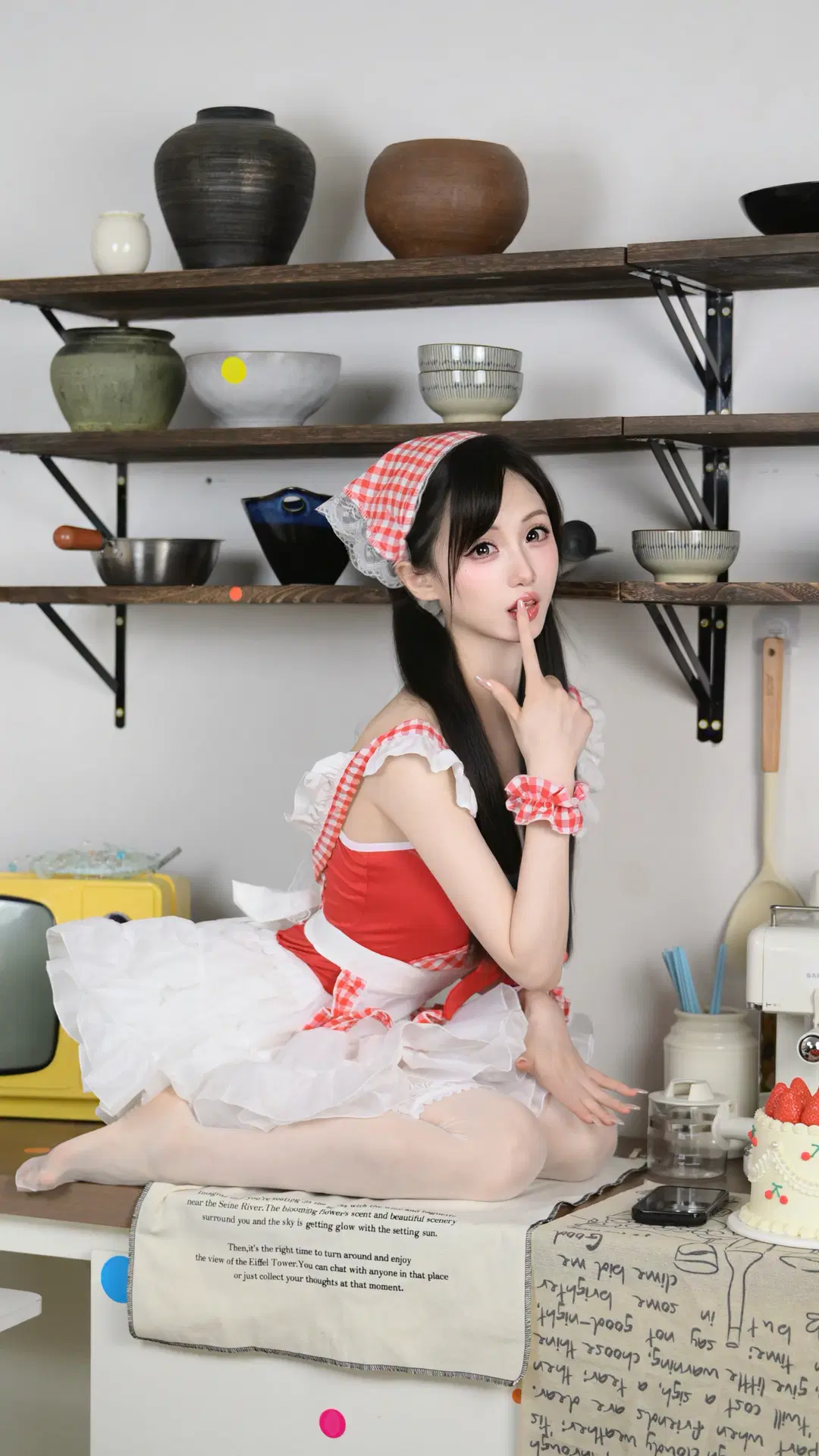 厨房里的红白格子女仆装，甜度与搞怪并存 - 摄小白 - 第3张