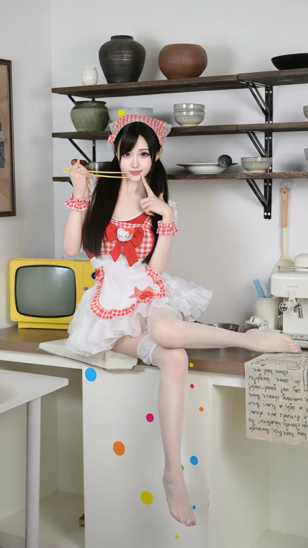 红白格子女仆装小厨娘，厨房里的元气甜妹日常 - 摄小白 - 第2张