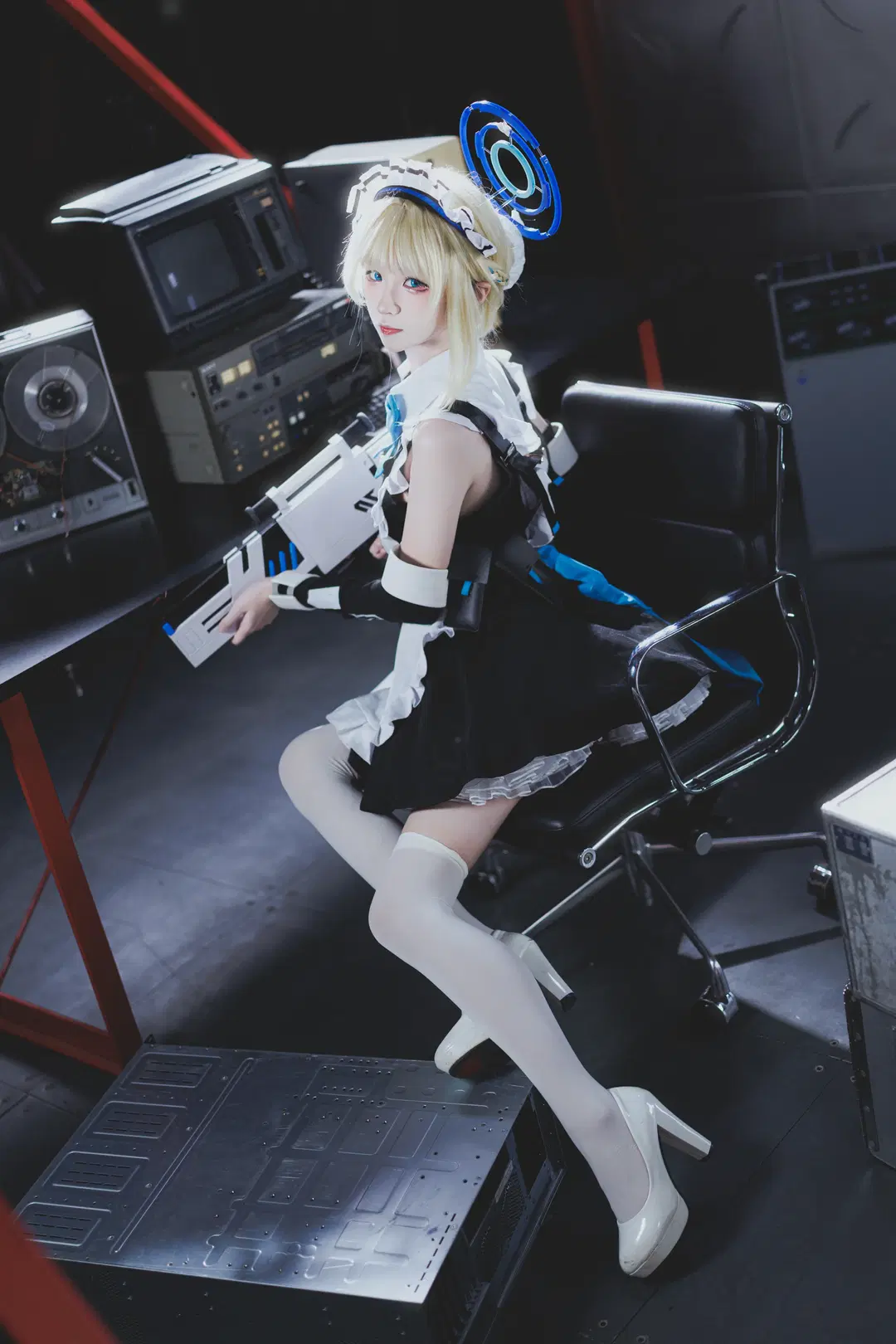 【飛鳥馬トキ コスプレ】『ブルーアーカイブ』サイバーメイドと廃墟のサーバー室 - 渡井LastRemote - 4枚目