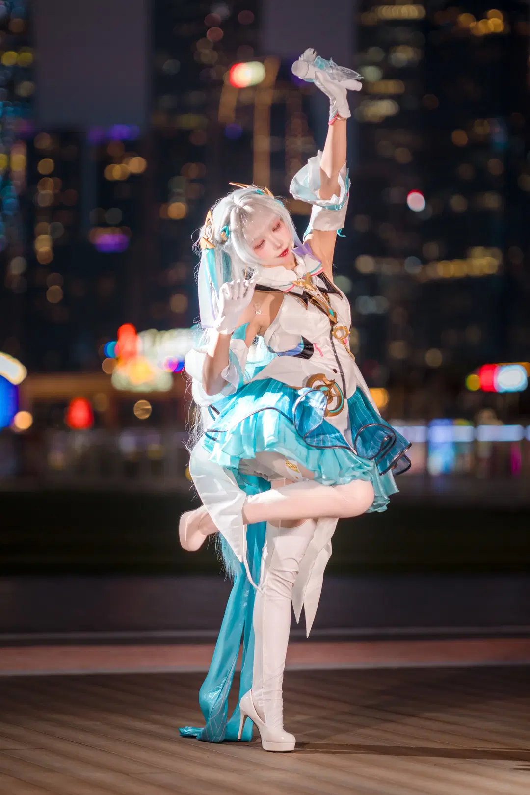 [Jinhsi cosplay] Wuthering Waves little idol night stage atmosphere portrait by 云离饱饱 - Image 2