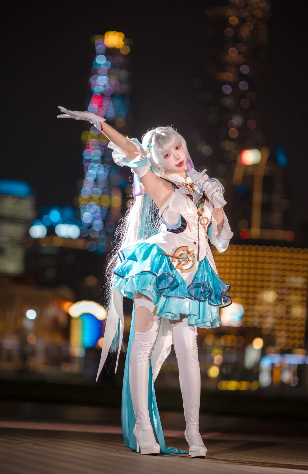 [Jinhsi cosplay] Wuthering Waves little idol night stage atmosphere portrait by 云离饱饱 - Image 3
