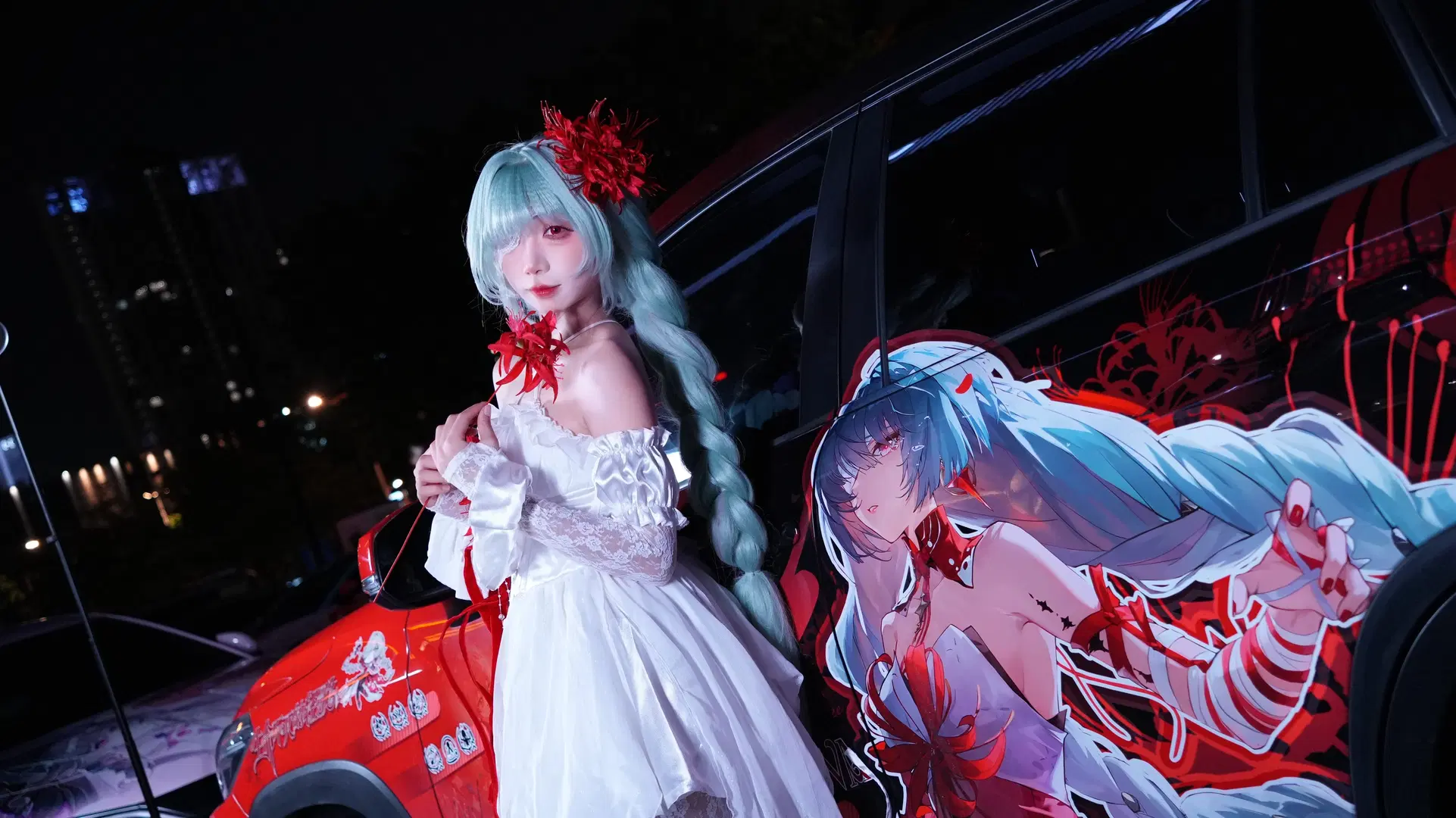 【フローヴァ コスプレ】『鳴潮』痛車のイベント写真、夜陰に揺れる純白のロングドレス - 云离饱饱 - 7枚目