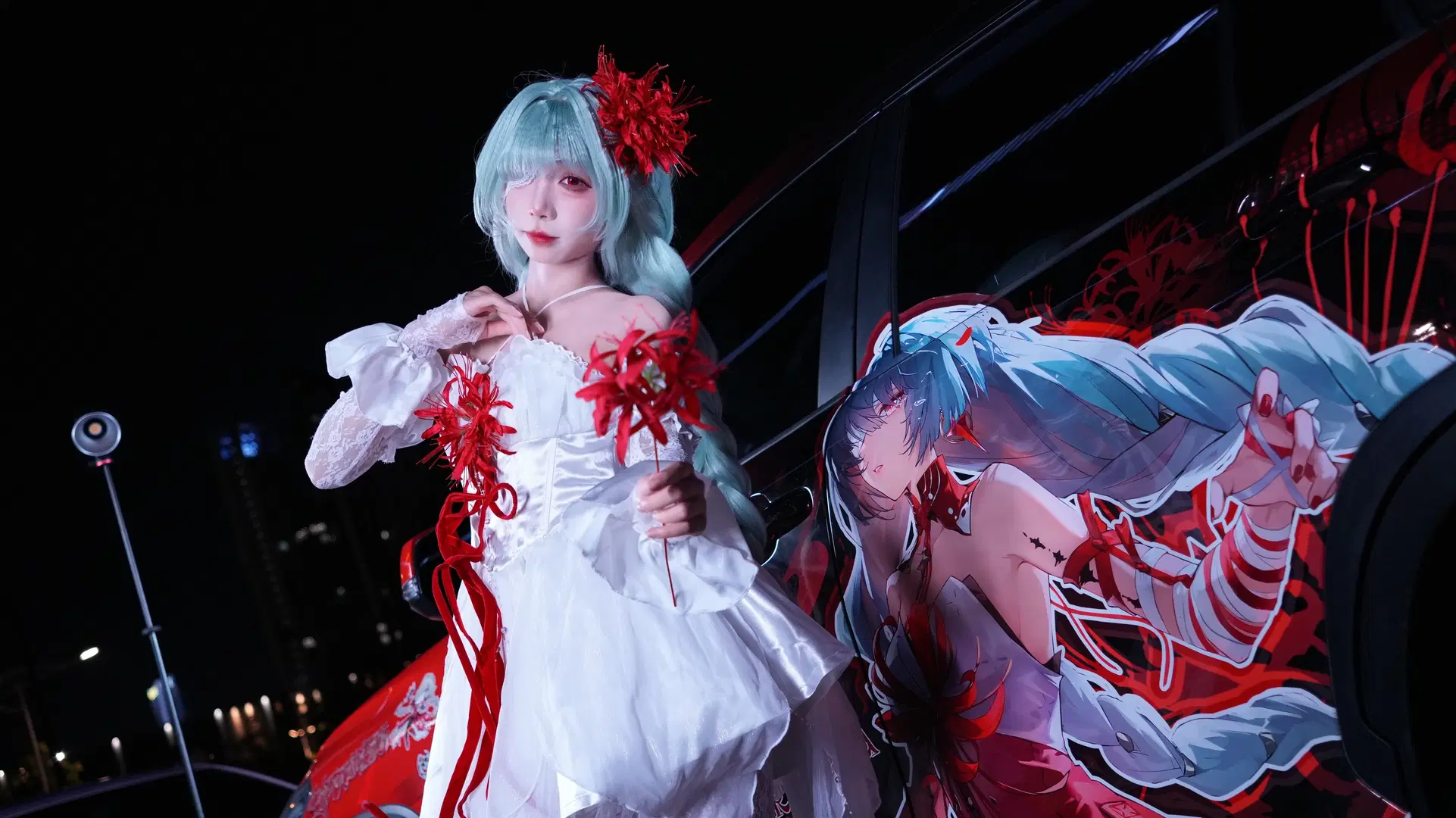 【フローヴァ コスプレ】『鳴潮』痛車のイベント写真、夜陰に揺れる純白のロングドレス - 云离饱饱 - 8枚目
