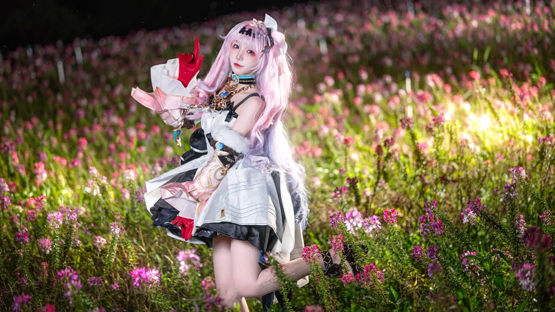 【Denia Cosplay】Wuthering Waves: Night Photography & Photo Poses in a Flower Sea (Anime-Style Photography) by 云离饱饱 - Image 2
