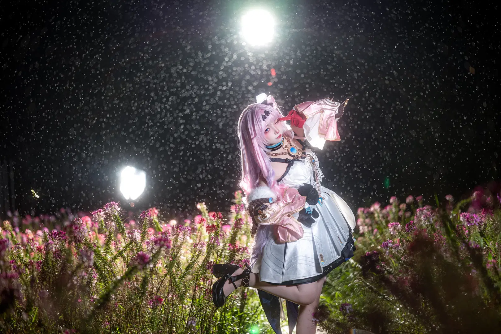 【Denia Cosplay】Wuthering Waves: Night Photography & Photo Poses in a Flower Sea (Anime-Style Photography) by 云离饱饱 - Image 6