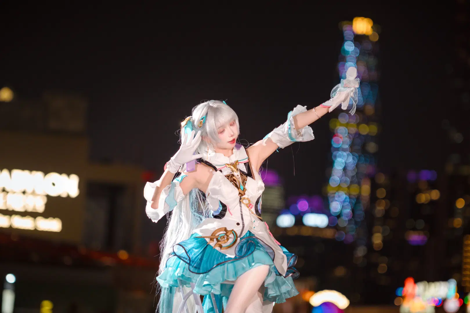 【今汐cos】夜拍蓝白打歌服，演唱会氛围感拉满 - 云离饱饱 - 第3张