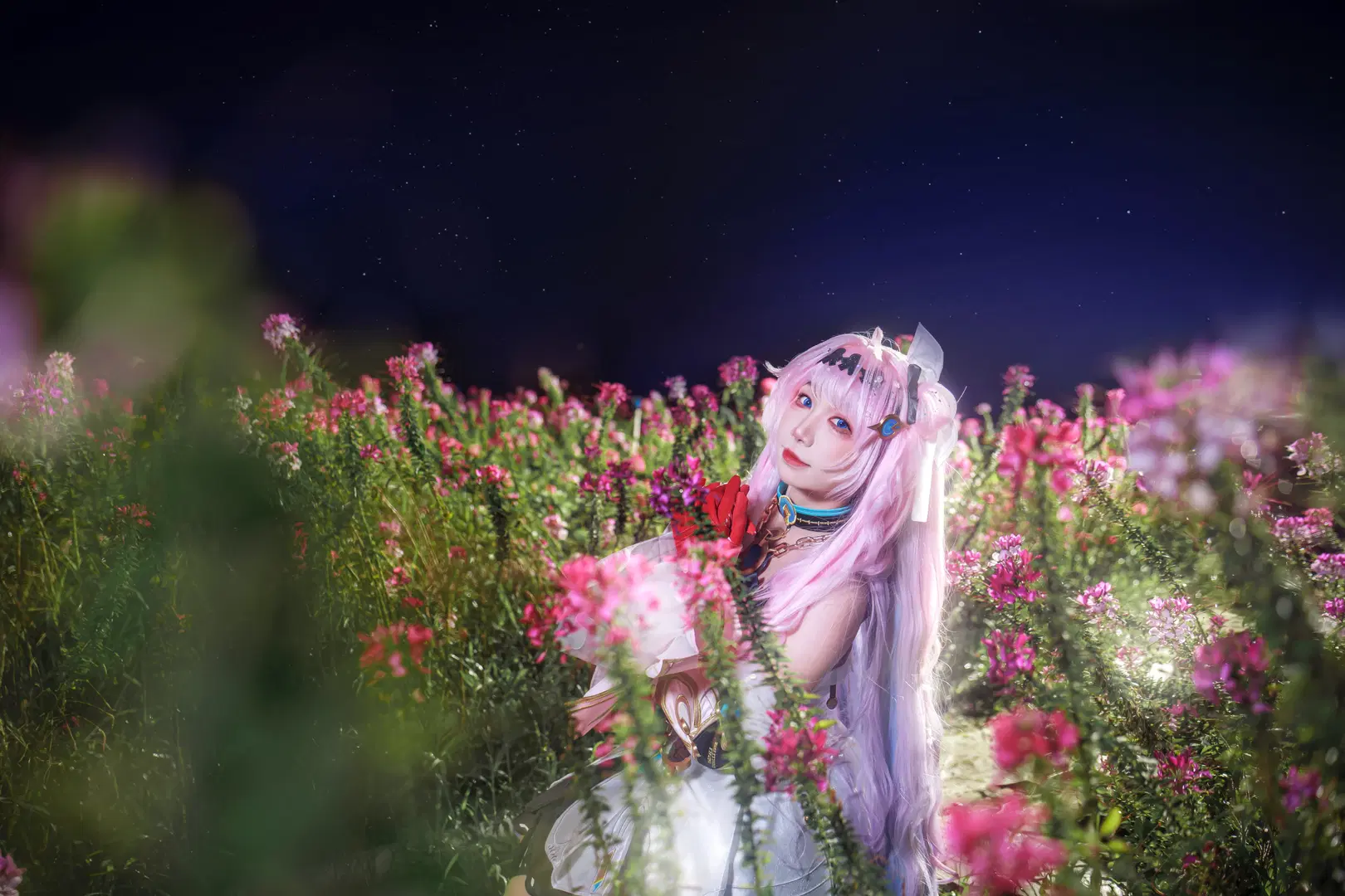 【達妮婭cos】鳴潮夜色薔薇花海，夜景閃光燈下的氛圍感 - 云离饱饱 - 第10張