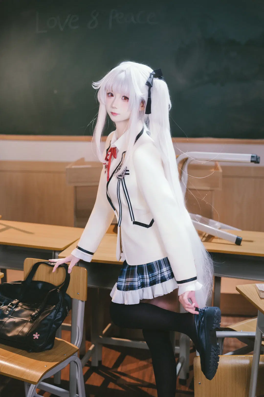 [Kagarino Kirie cosplay] BiShoujo Mangekyou: The Silver-Haired Schoolgirl in the Classroom by X_Pu - Image 4
