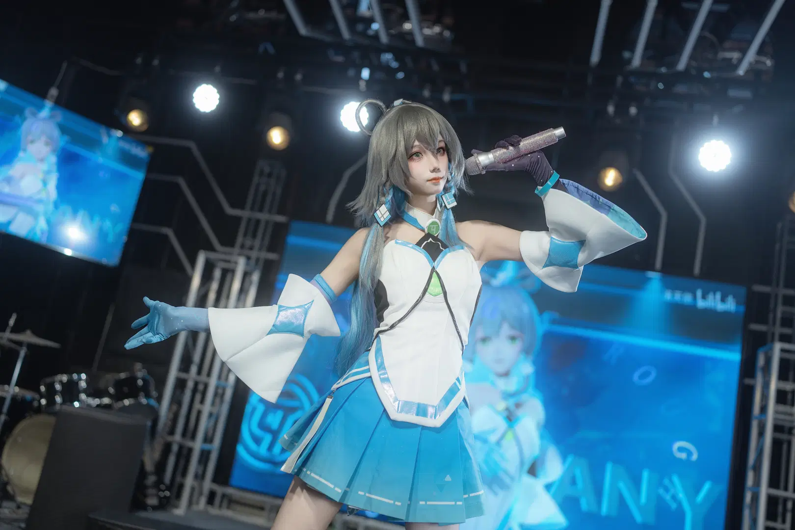 [Luo Tianyi cosplay] Frozen Moments on Stage in the AI Official Outfit by 予海Anastasia - Image 7