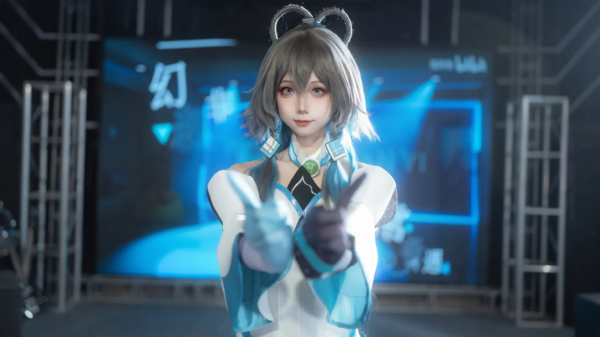 [Luo Tianyi cosplay] Frozen Moments on Stage in the AI Official Outfit by 予海Anastasia - Image 9