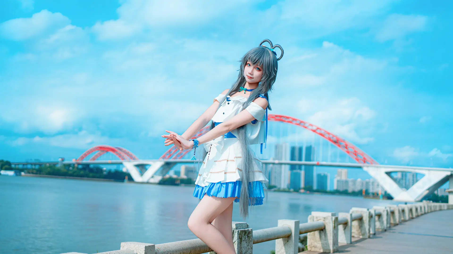 cosplay, 洛天依cos, 蓝色系穿搭, 外景摄影, 小海豚
