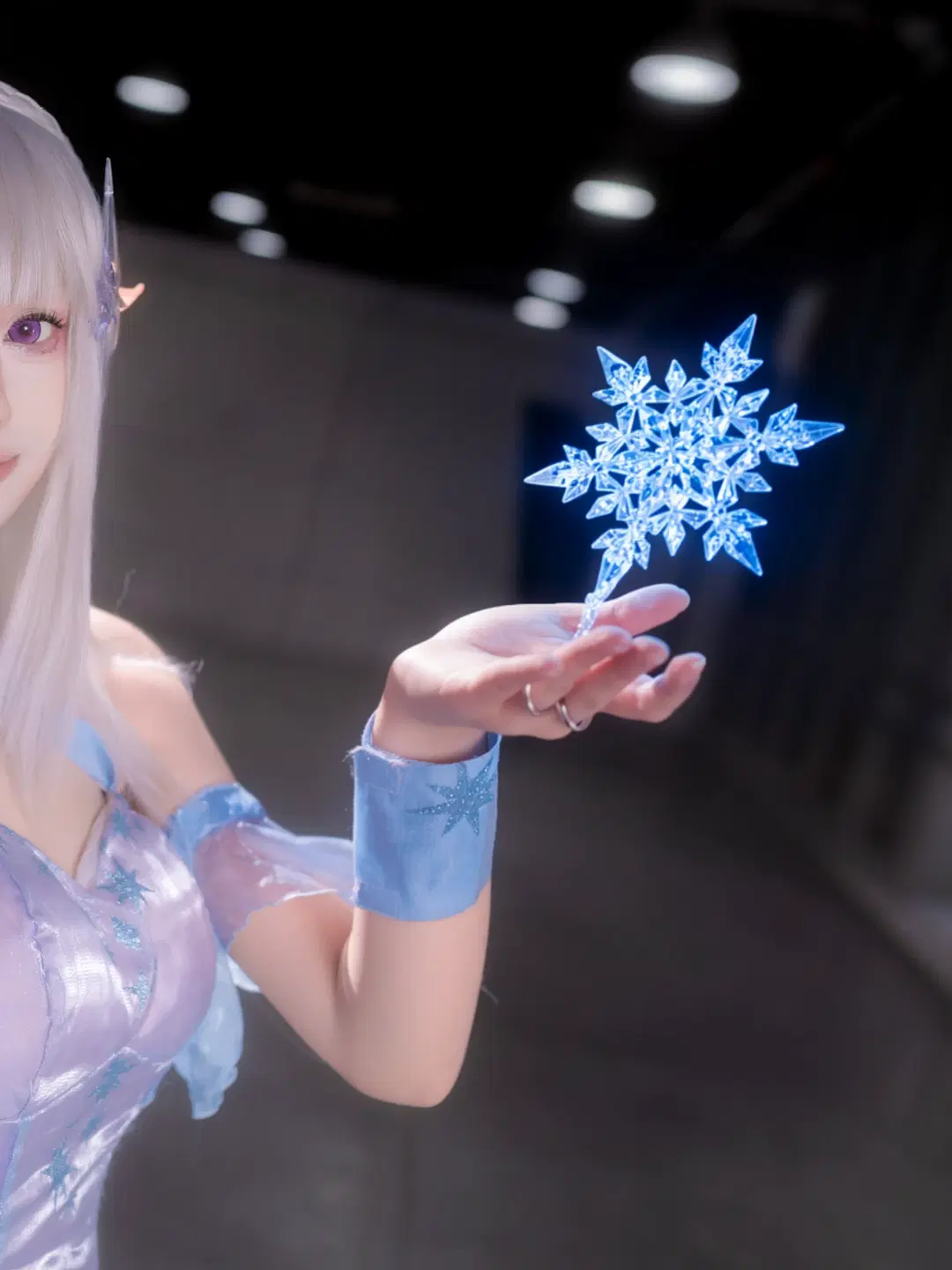 【エミリア コスプレ】Re:ゼロから始める異世界生活 氷雪の精霊、幻想的な降臨 - 静水 - 4枚目