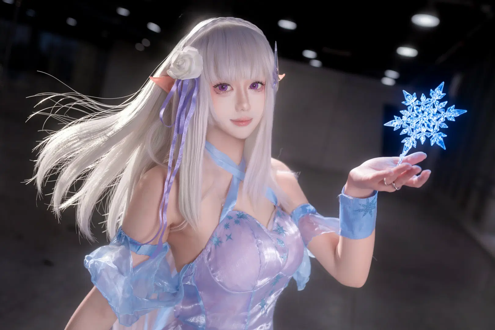 【エミリア コスプレ】Re:ゼロから始める異世界生活 氷雪の精霊、幻想的な降臨 - 静水 - 5枚目