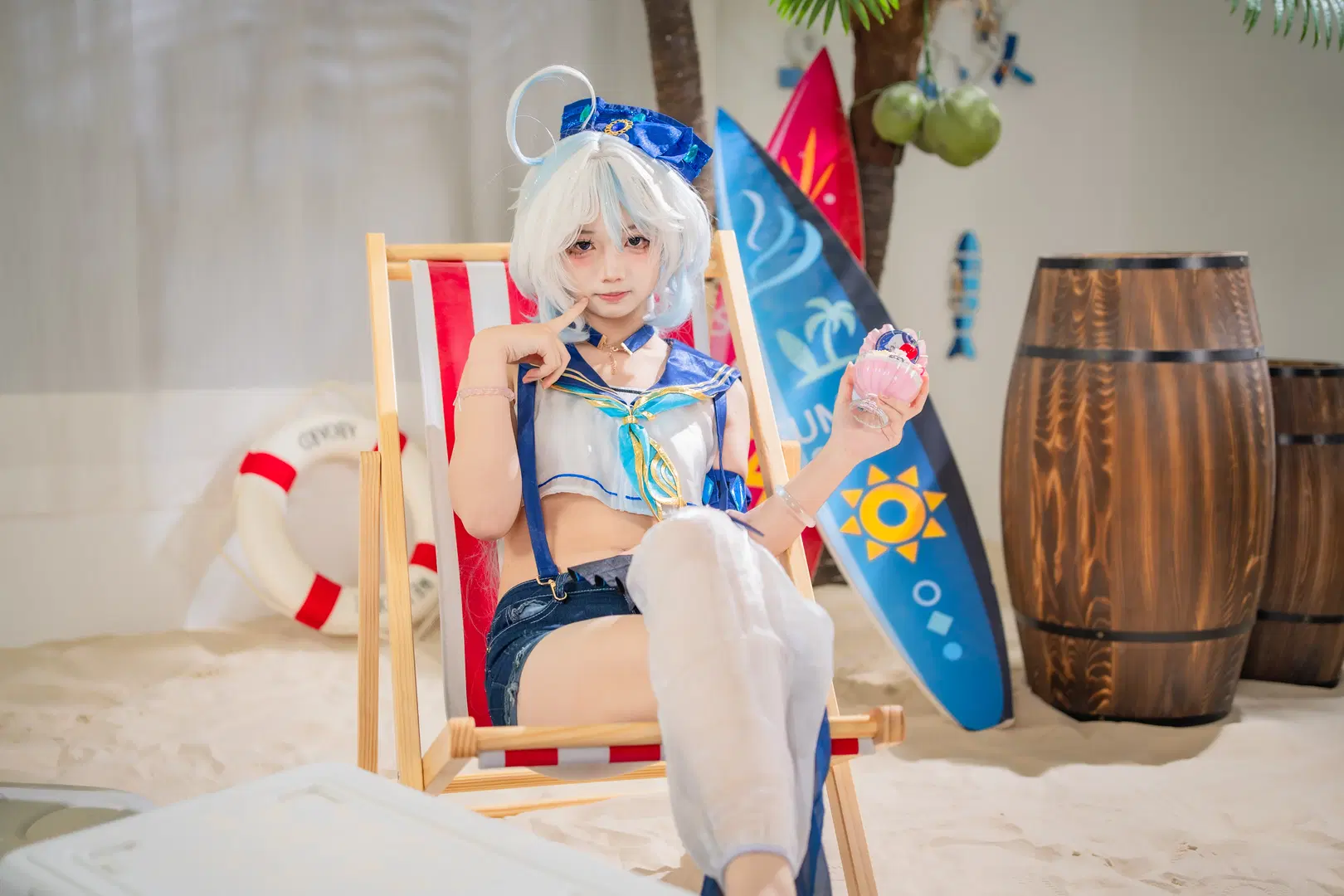 [Furina cosplay] Genshin Impact Summer Swimsuit: A Refreshing Moment by the Shore by schokoladeeee - Image 4