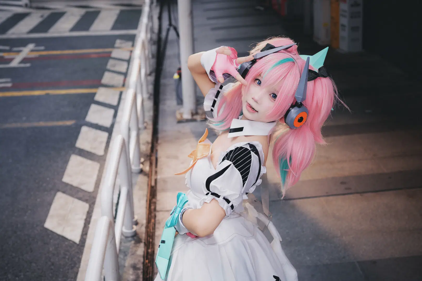 【愛芮cos】絕區零妄想天使的街頭出擊 - 暴食水獭 - 第5張