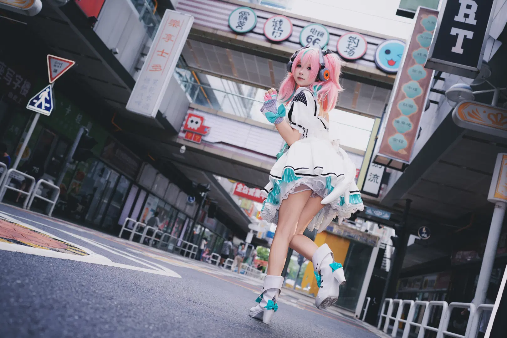 绝区零, 妄想天使, 爱芮cos, 二次元角色扮演, 街景cosplay