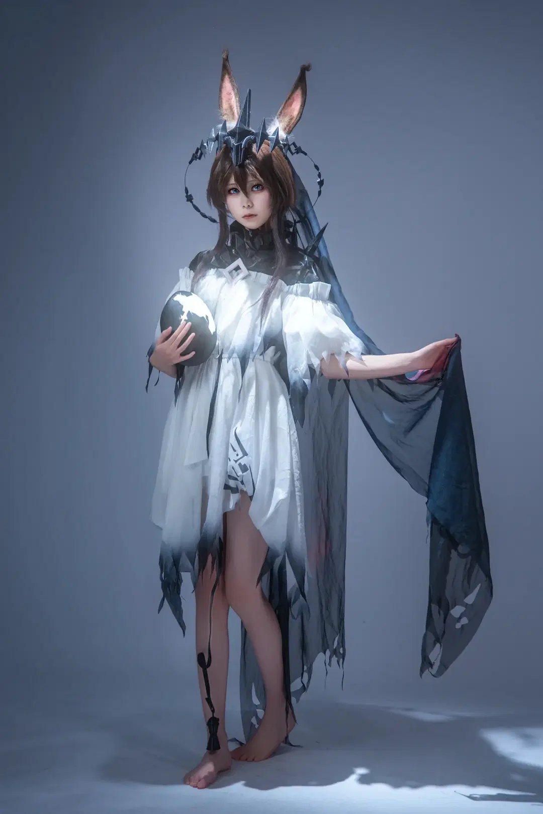 【阿米娅cos】明日方舟魔王兔白棚正片 - 浮梅梅梅 - 第3张