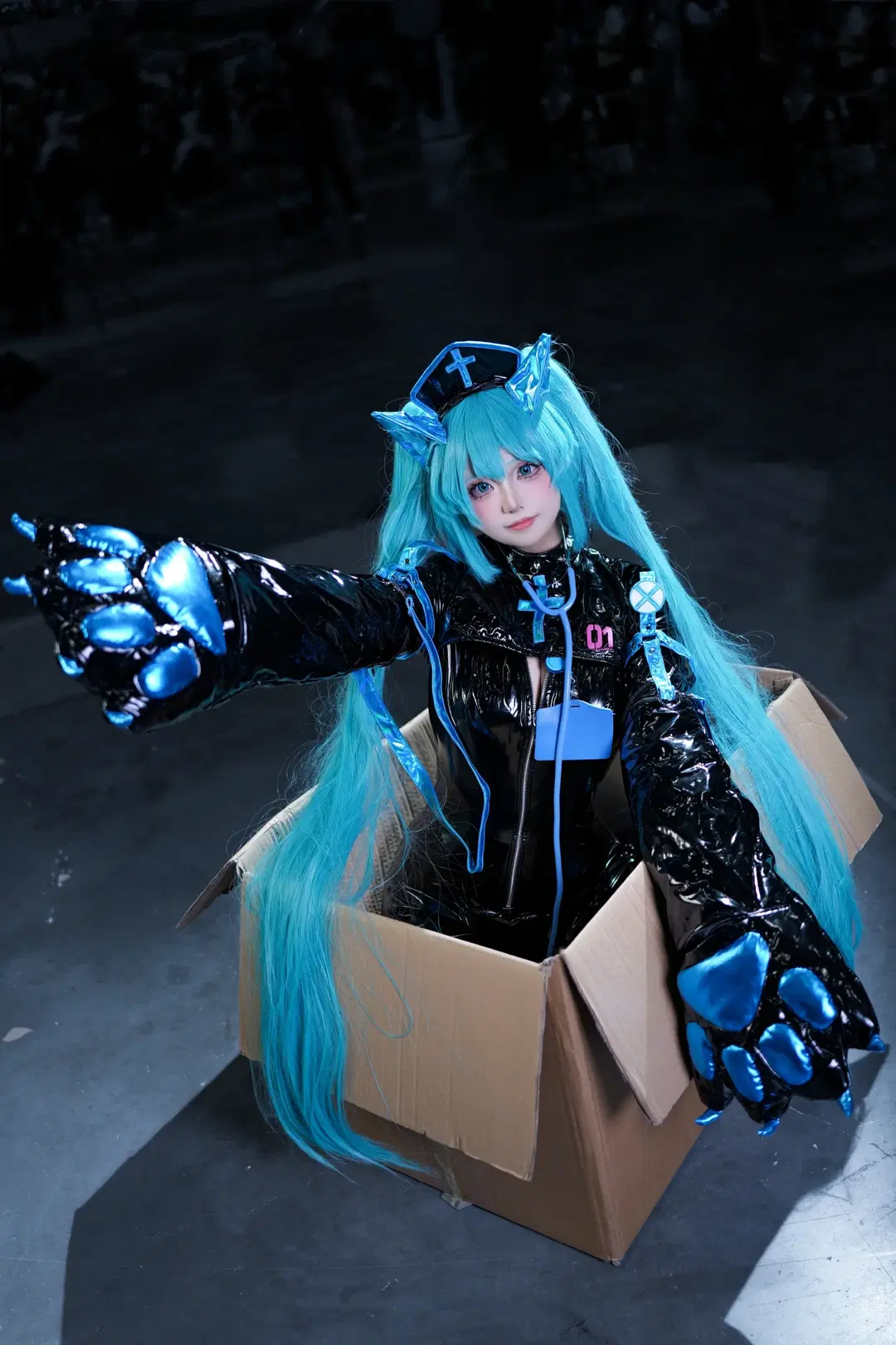 [Hatsune Miku cosplay] Leather Nurse Styling Insights: The first sound echoes into the future by 短短d短短 - Image 2