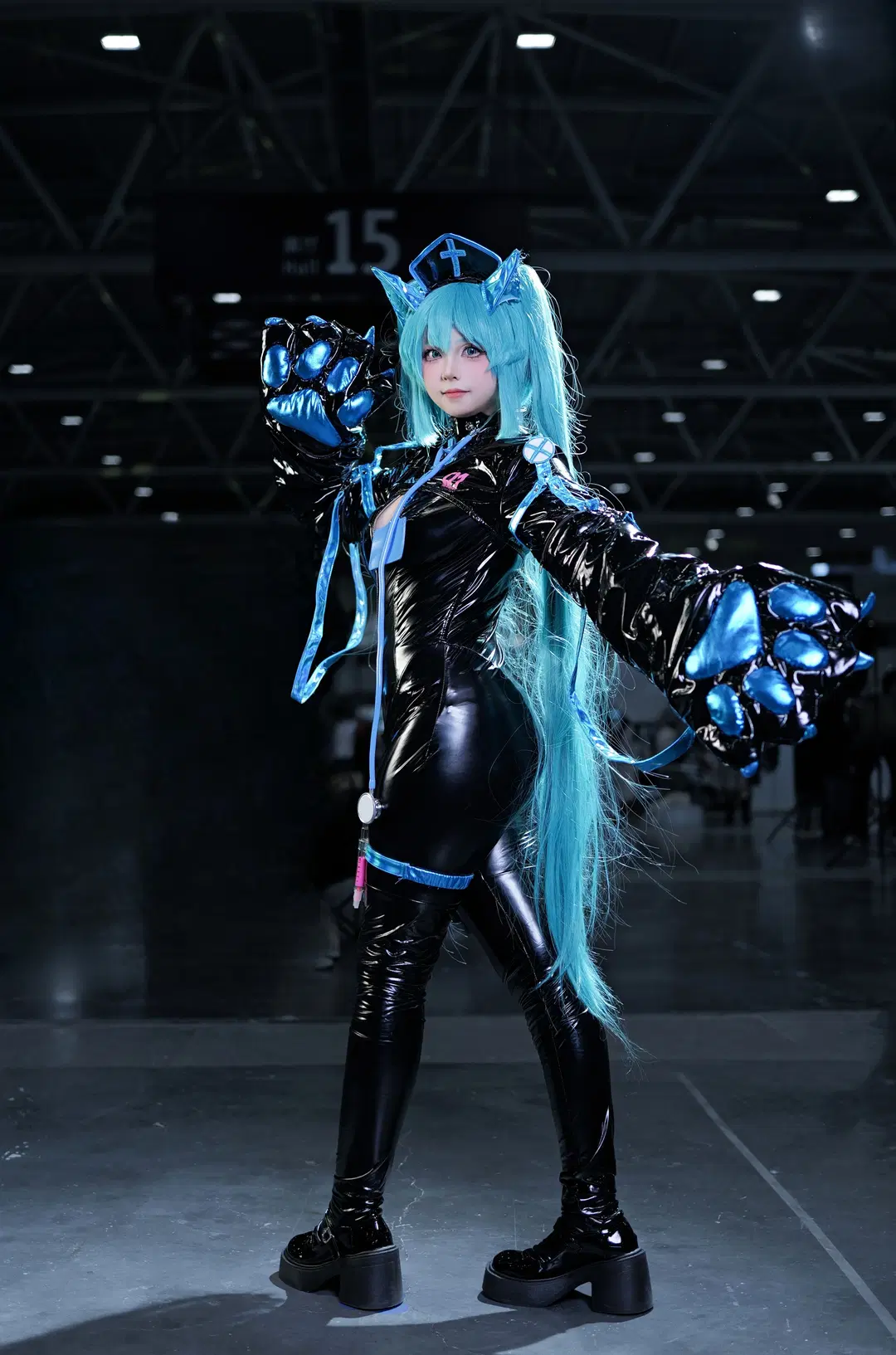 [Hatsune Miku cosplay] Leather Nurse Styling Insights: The first sound echoes into the future by 短短d短短 - Image 5