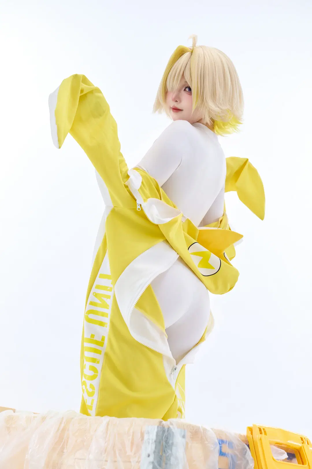 【エレグコスプレ】『勝利の女神：NIKKE』黄色いジャケットの下に秘めた戦闘態勢 - 短短d短短 - 2枚目