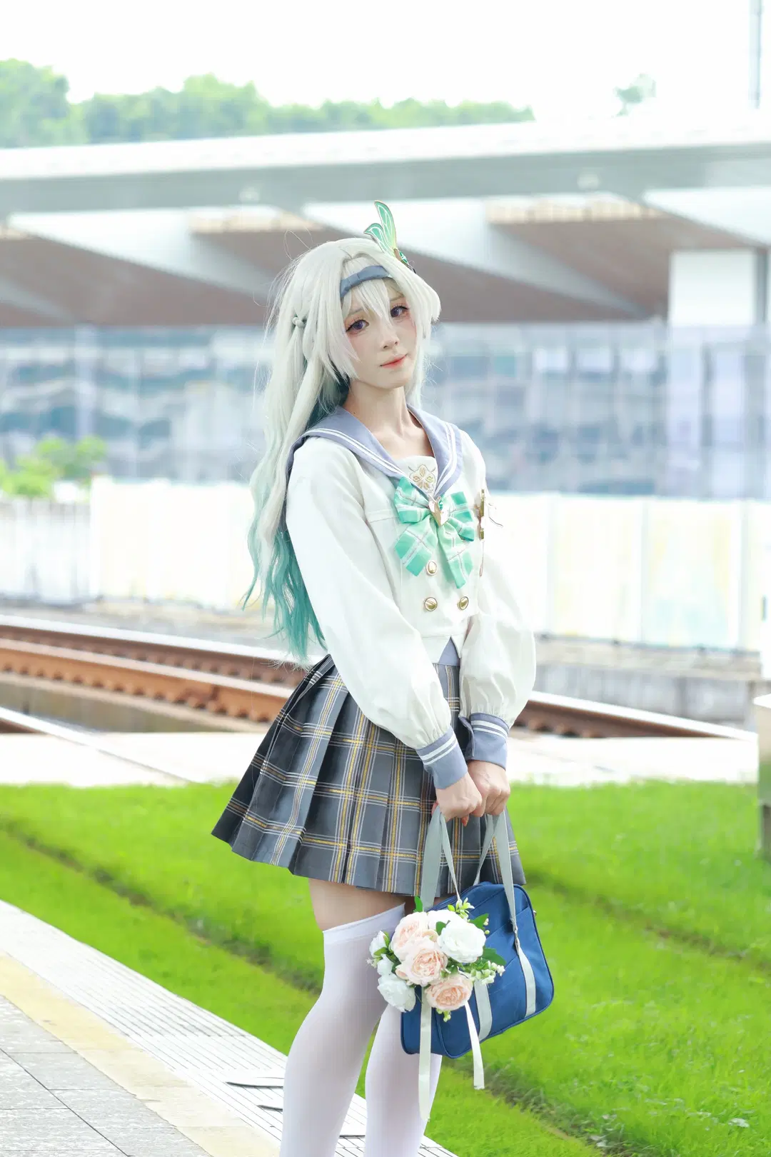 Honkai: Star Rail, Firefly cosplay, Anime-style fashion, White over-the-knee socks, Platform photo shoot
