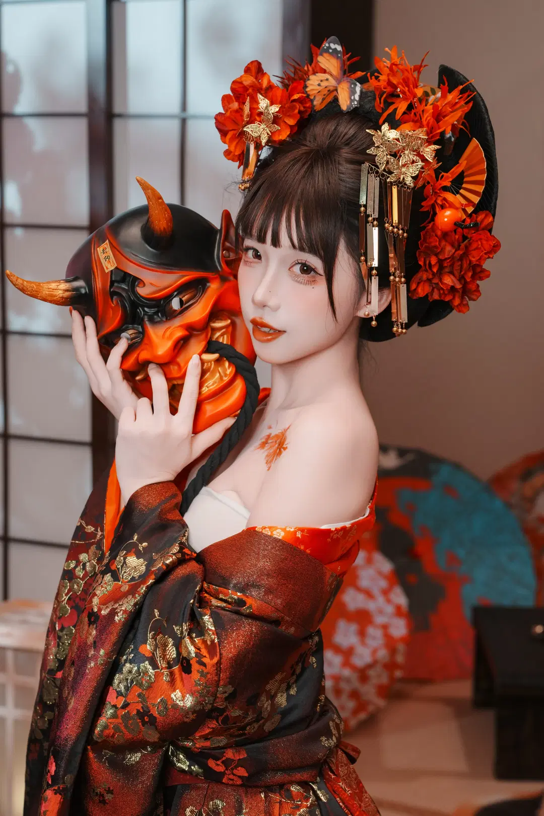 Dark Japanese Style Oiran Photoshoot: The Collision of Crimson-Black-Gold Textures, Oni Mask, and Katana by 新 - Image 11
