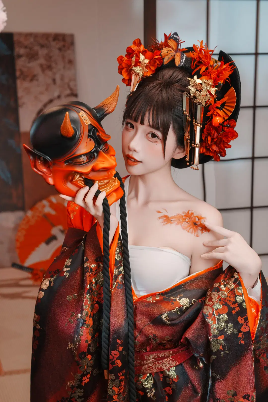 Dark Japanese Style Oiran Photoshoot: The Collision of Crimson-Black-Gold Textures, Oni Mask, and Katana by 新 - Image 12