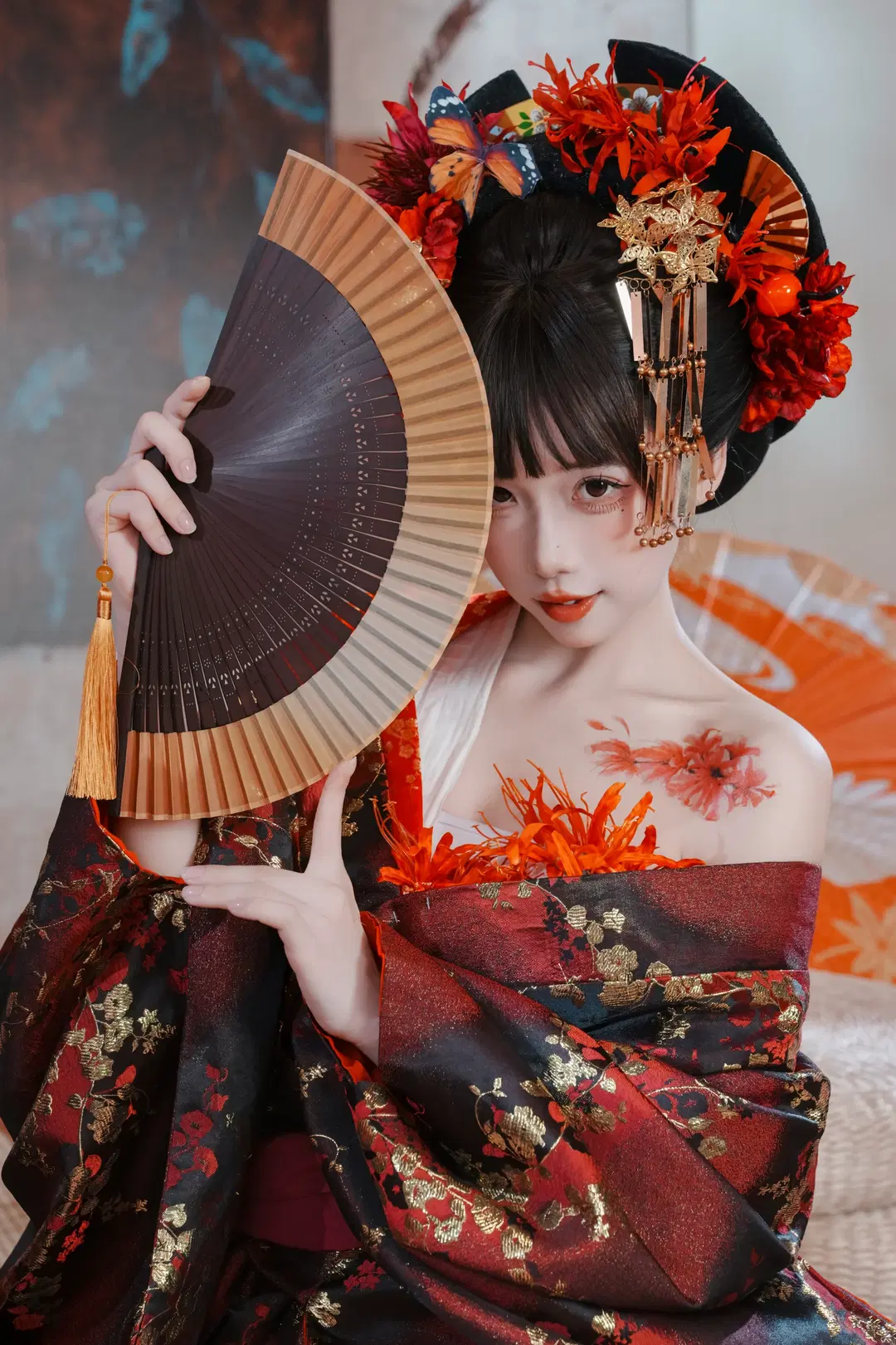 Dark Japanese Style Oiran Photoshoot: The Collision of Crimson-Black-Gold Textures, Oni Mask, and Katana by 新 - Image 13