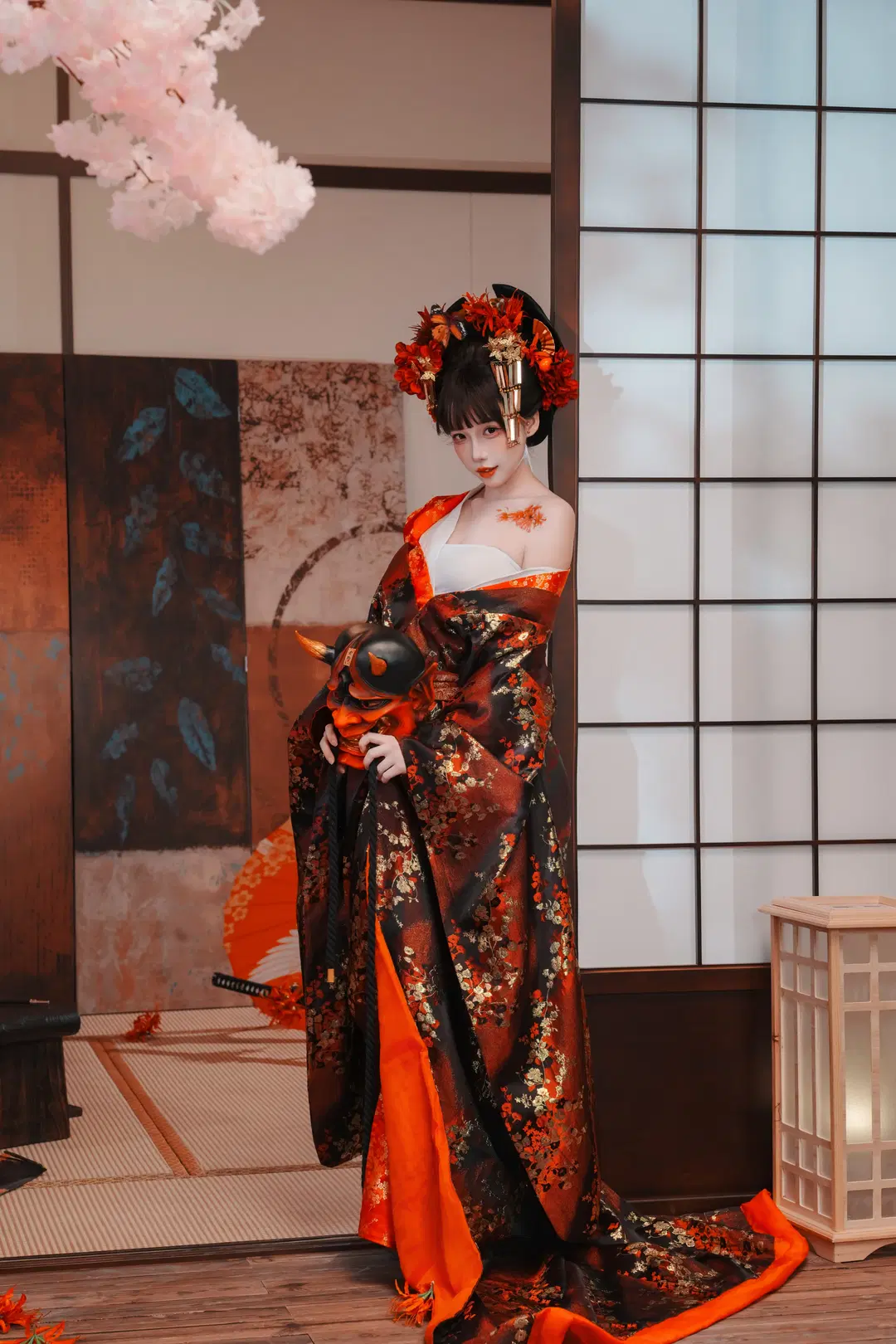 Dark Japanese Style Oiran Photoshoot: The Collision of Crimson-Black-Gold Textures, Oni Mask, and Katana by 新 - Image 17