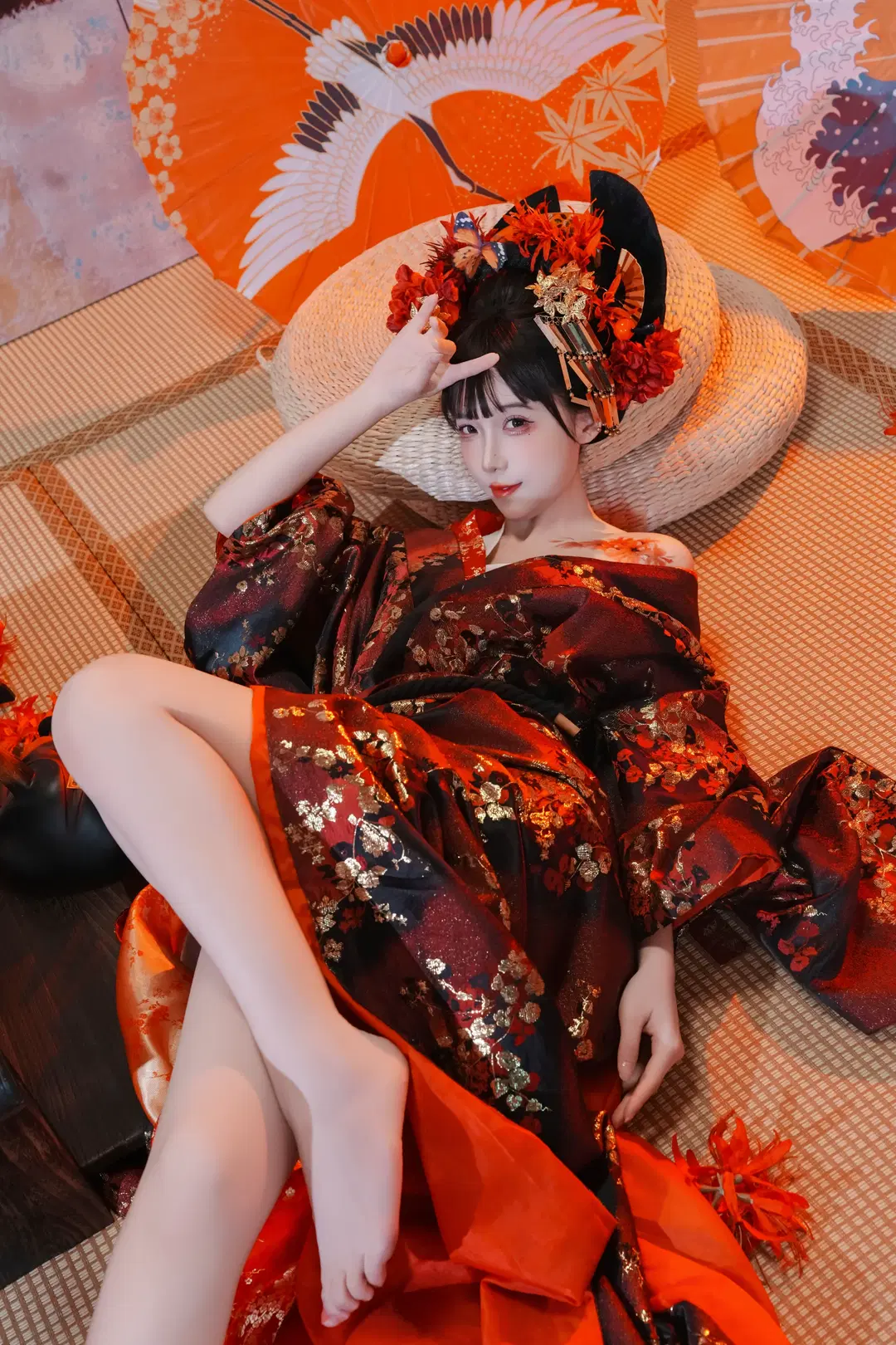 Dark Japanese Style Oiran Photoshoot: The Collision of Crimson-Black-Gold Textures, Oni Mask, and Katana by 新 - Image 6