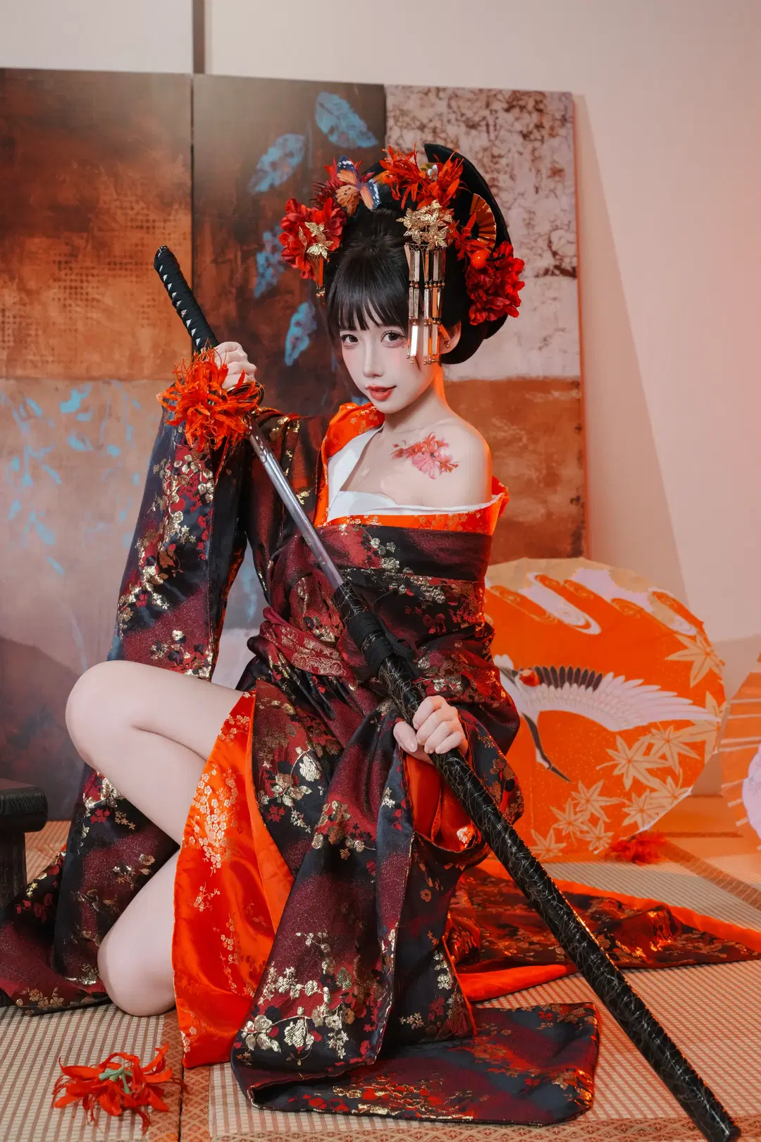Dark Japanese Style Oiran Photoshoot: The Collision of Crimson-Black-Gold Textures, Oni Mask, and Katana by 新 - Image 9