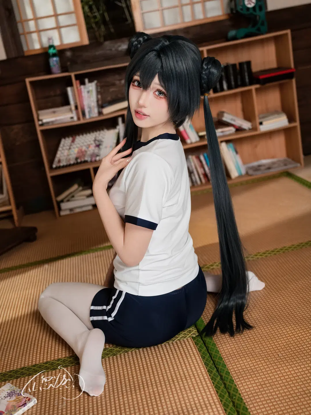 【竜華キサキ コスプレ】『ブルーアーカイブ』夏の和室で過ごすアンニュイなスポーティ少女 - TL忽必烈 - 2枚目