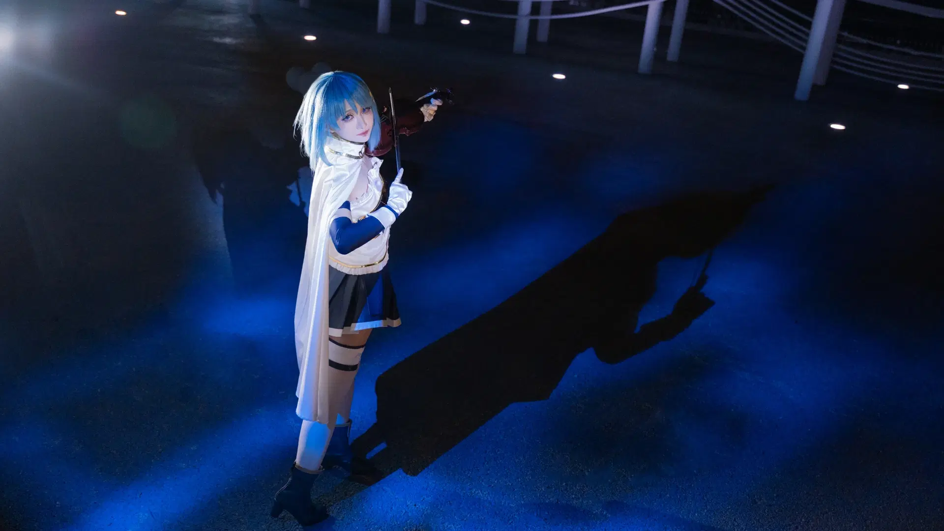 【美樹さやか コスプレ】冷青色の夜景ポートレートに佇む鬱系魔法少女 - BLAZE_布蕾 - 7枚目
