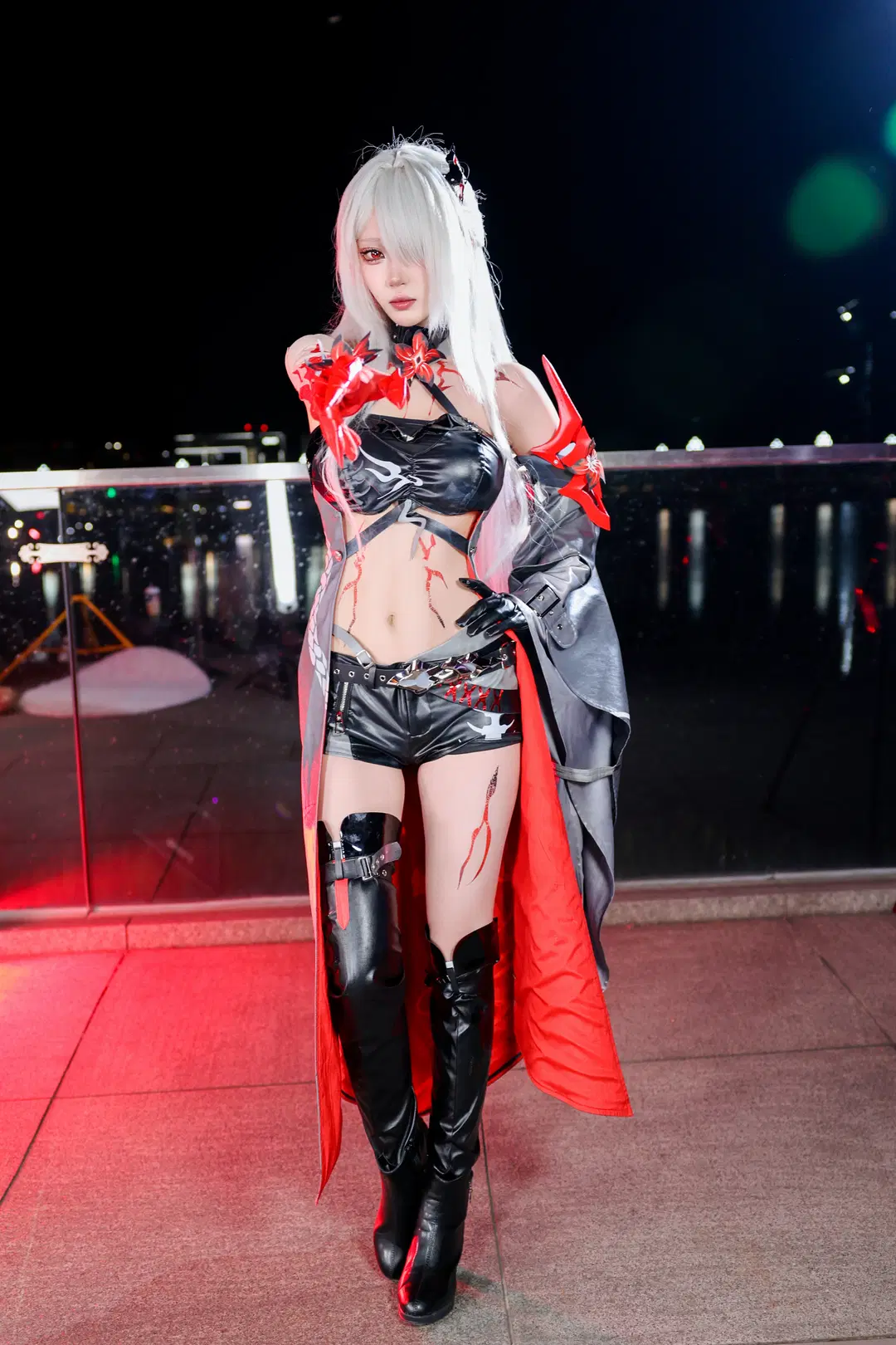 [Acheron Cosplay] Honkai: Star Rail: Dual-Form Cosplay Transformation Under the Night Sky by 音饭饭 - Image 3