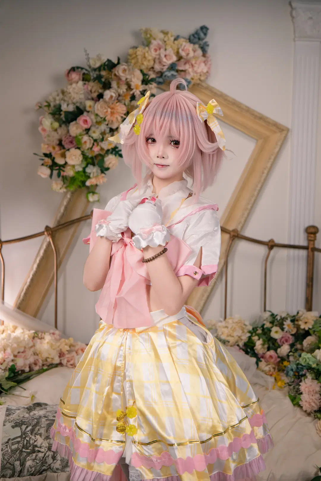【永雛タフィー コスプレ】ピンク髪と黄白チェックが紡ぐ、温室の甘い午後 - 音饭饭 - 2枚目
