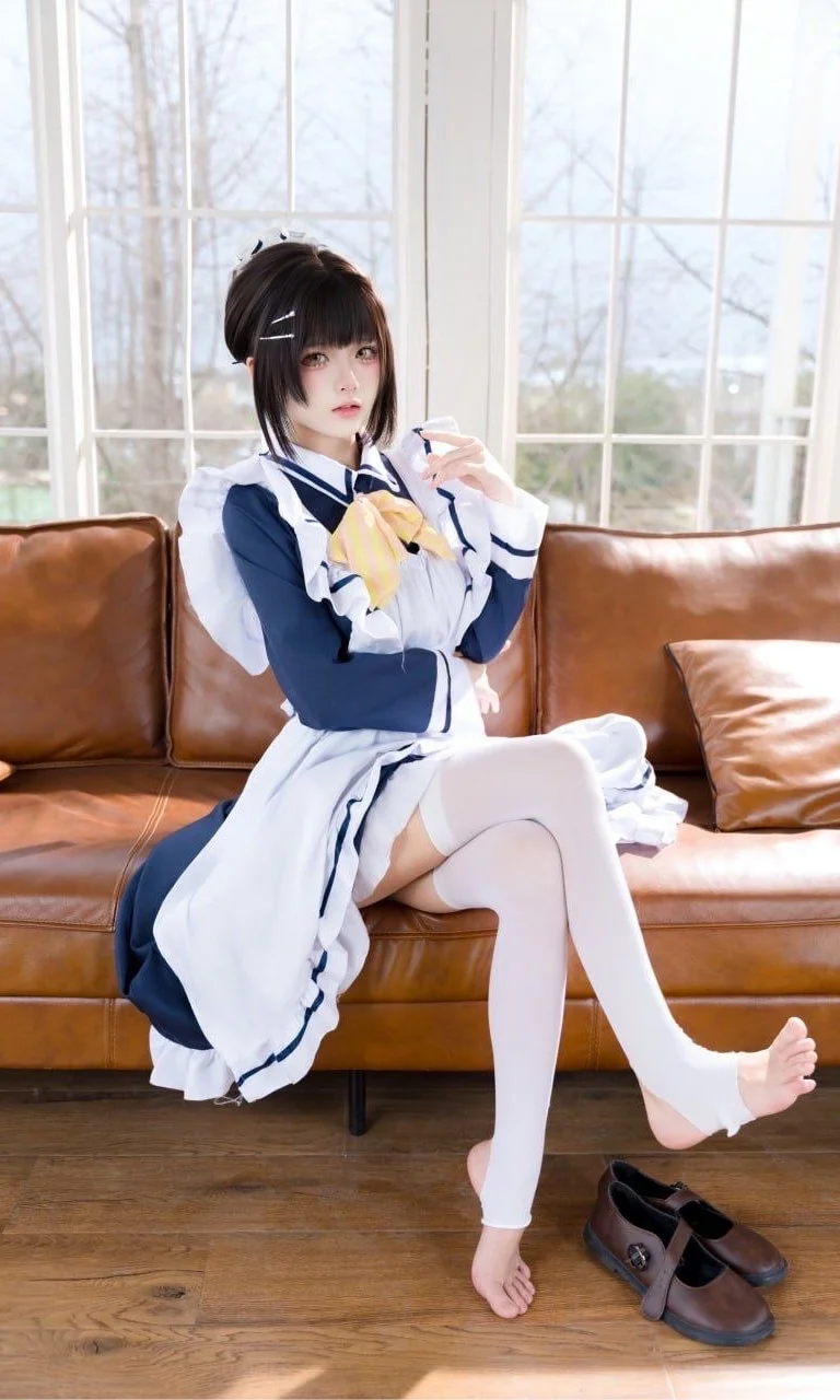 Cosplay photography, White stockings, Japanese style photography, Maid outfit cosplay, Home-style studio photoshoot