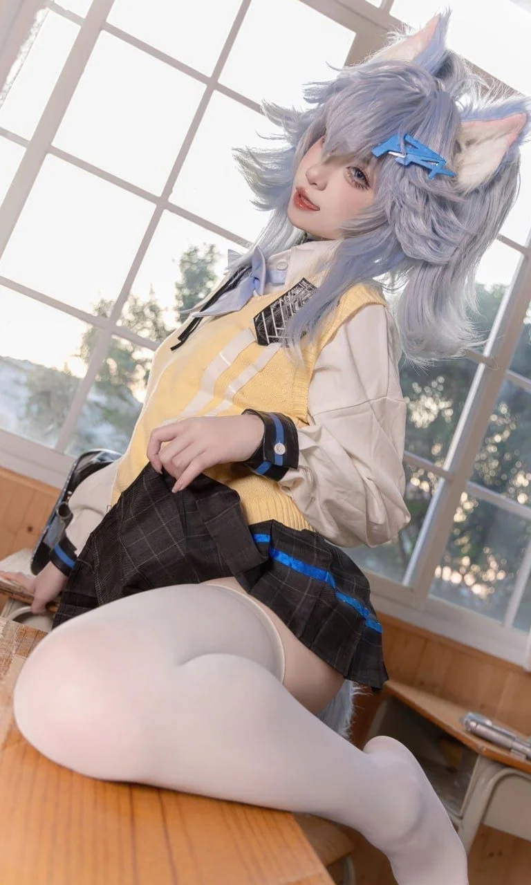 碧蓝航线兽耳小蓝毛的教室摸鱼写真，白丝制服上课摆烂 - Ludo - 第4张