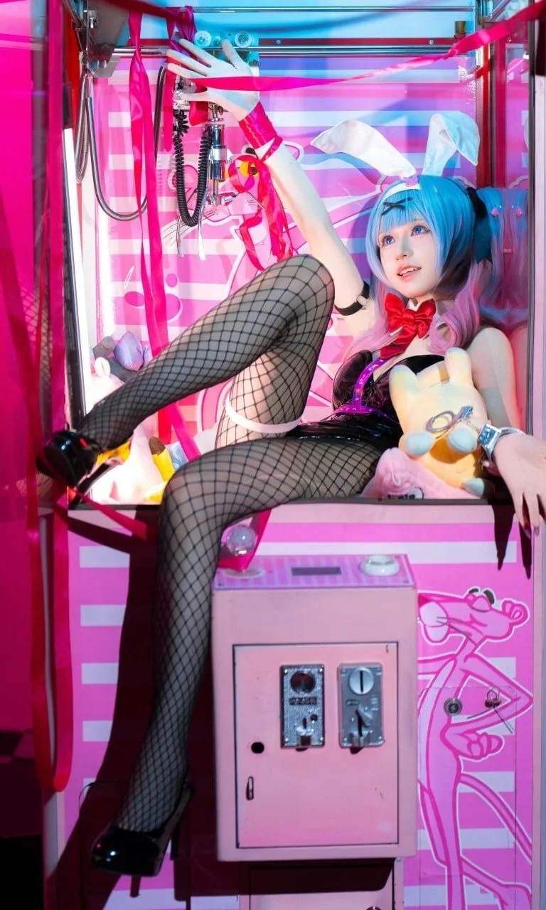 二次元摄影, 漆皮穿搭, 兔女郎cos, 渔网袜, 娃娃机写真