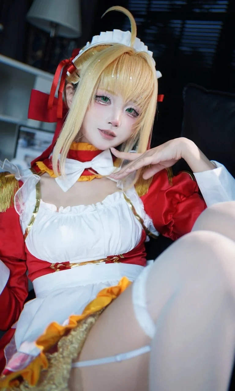 [Nero Cosplay] Fate/Grand Order Maid Nero, detail restoration of red dress, gold accessories, and white stockings by Ludo - Image 2