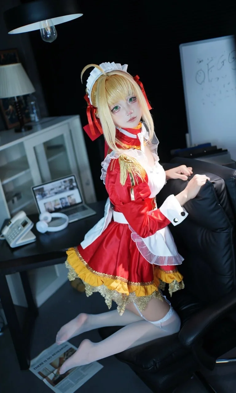 [Nero Cosplay] Fate/Grand Order Maid Nero, detail restoration of red dress, gold accessories, and white stockings by Ludo - Image 5