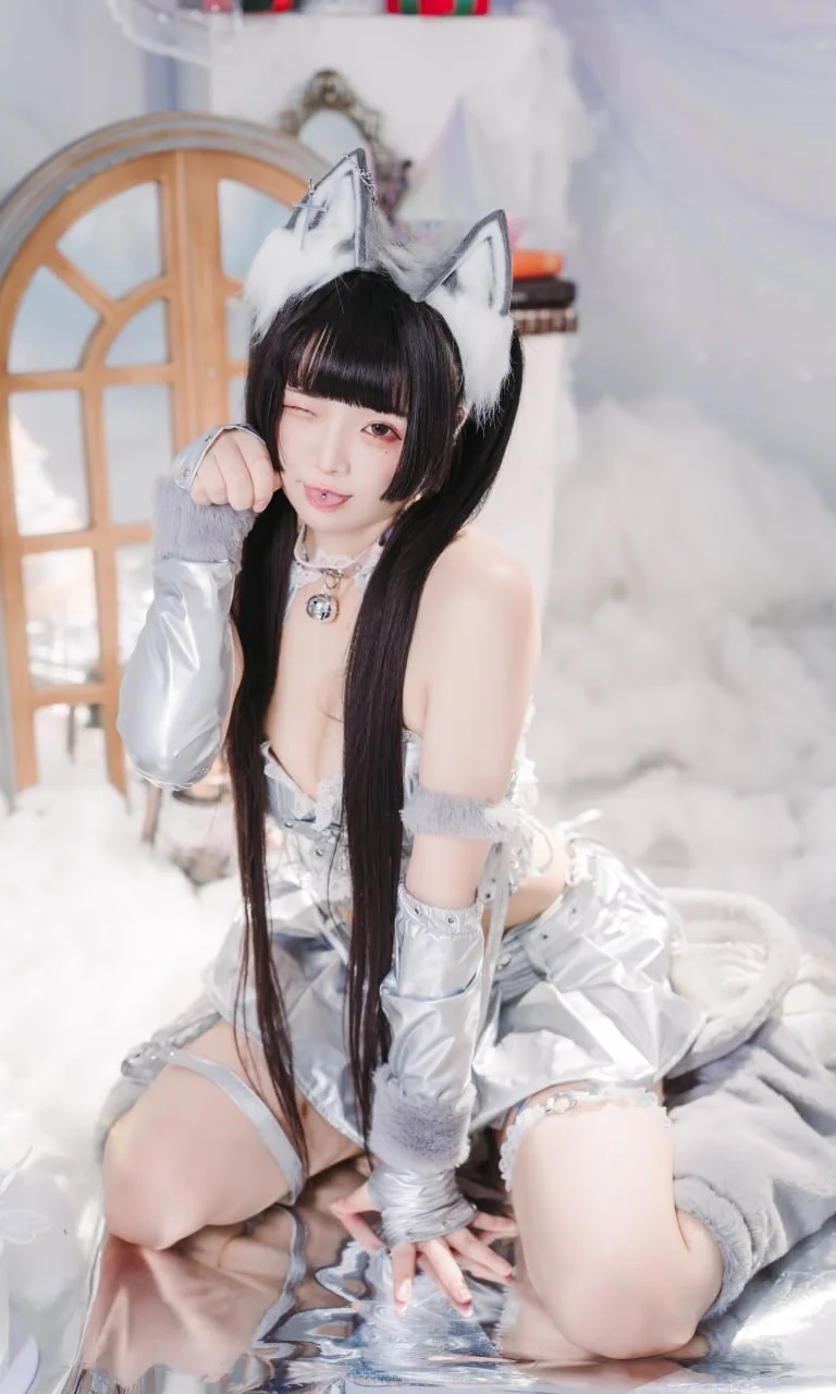 Silver-White Wolf Ears and Shattered Mirror Light: The Contrasting Gap Moe of the Party Wolf by Ludo - Image 2